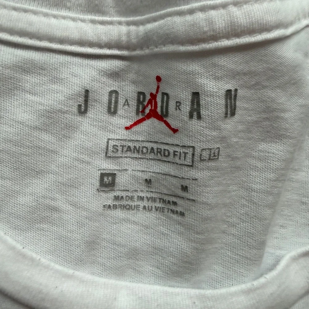 Jordan T-Shirt Mens M White Jumpman Air Standard Fit Embroidered Logo Tee
